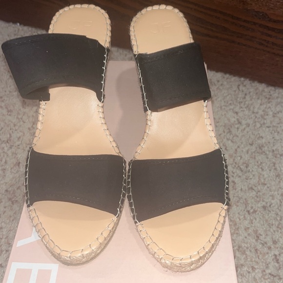 JustFab “Cute for You” Wedges in Black - Picture 2 of 5